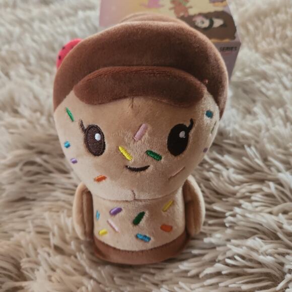 Moriah Elizabeth Series 2 Cupie dessert mini mystery plush. - Picture 2 of 3